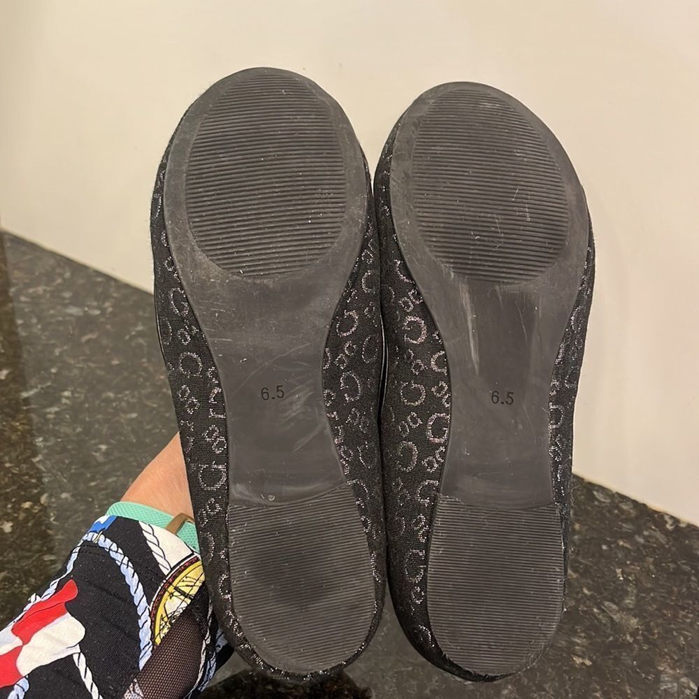 Guess Women’s size 6.5 Black Flat Slip-on Women Shoes. Excellent Conditi… - Picture 10 of 11